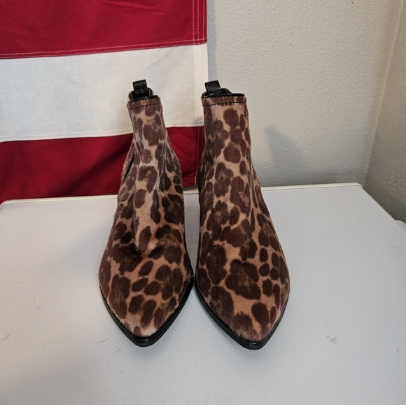 Nine West Women's Cheetah Ankle Boots Size 8.5 Fur Gold - Picture 2 of 8